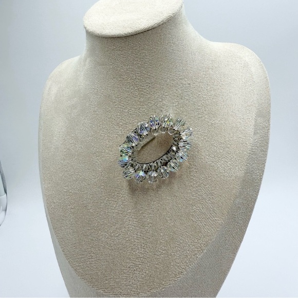 Vintage AURORA BOREALIS Crystal Beaded Cluster Oval Silver Tone Brooch Pin - Picture 5 of 6
